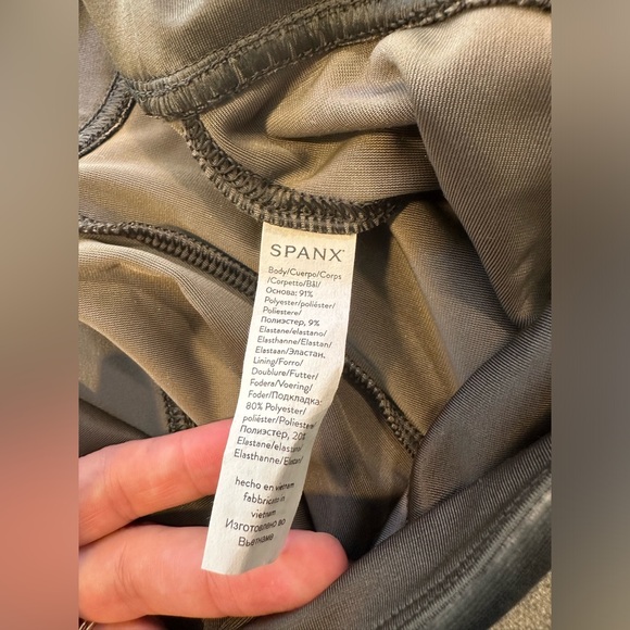 SPANX Velvet Leggings in Dark Palm, size Medium - Picture 8 of 9